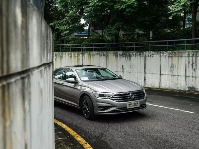 站在金字塔顶端的A+级轿车,试驾全新一代速腾