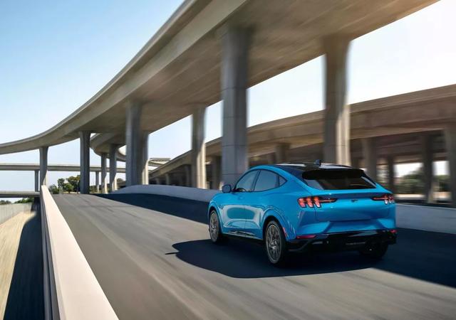 北美、欧洲都上市了!就等明年国内引入“福特Mustang Mach-E”