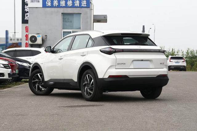 哪吒U 紧凑型纯电SUV新选择、NEDC综合续航里程500+