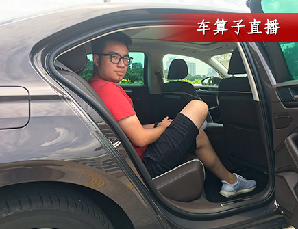 30万翘二郎腿的行政级 试驾辉昂