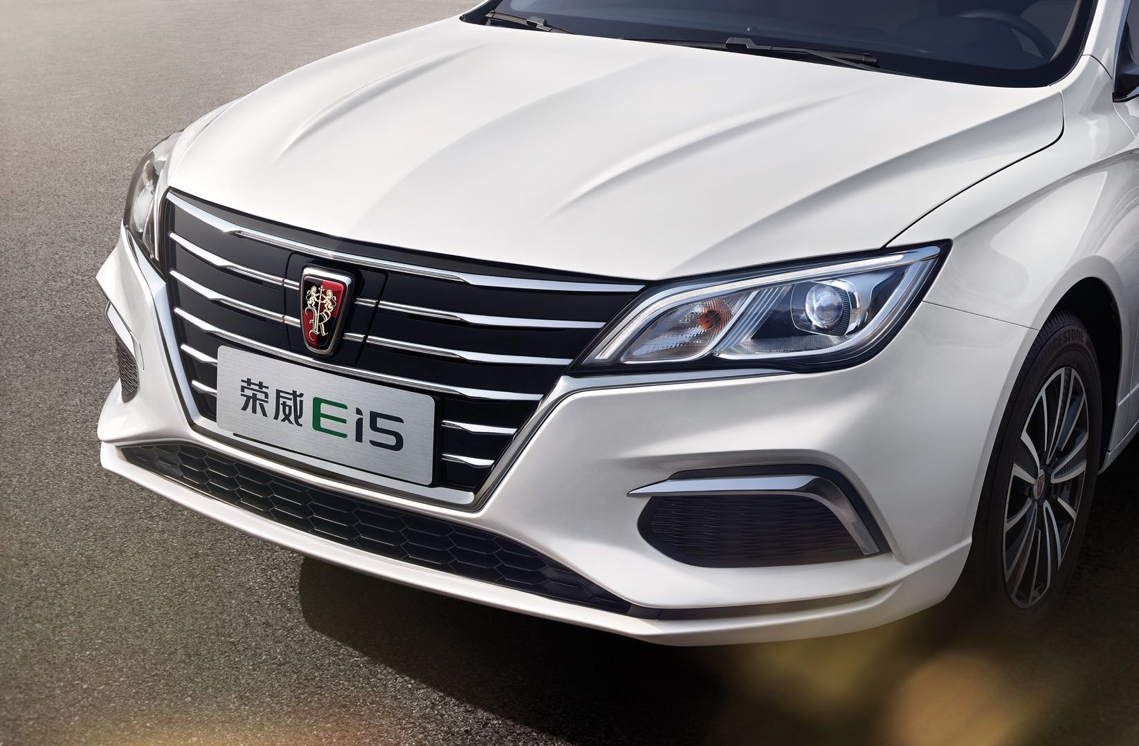 一见倾心,"最美纯电动车"荣威ei5来了!