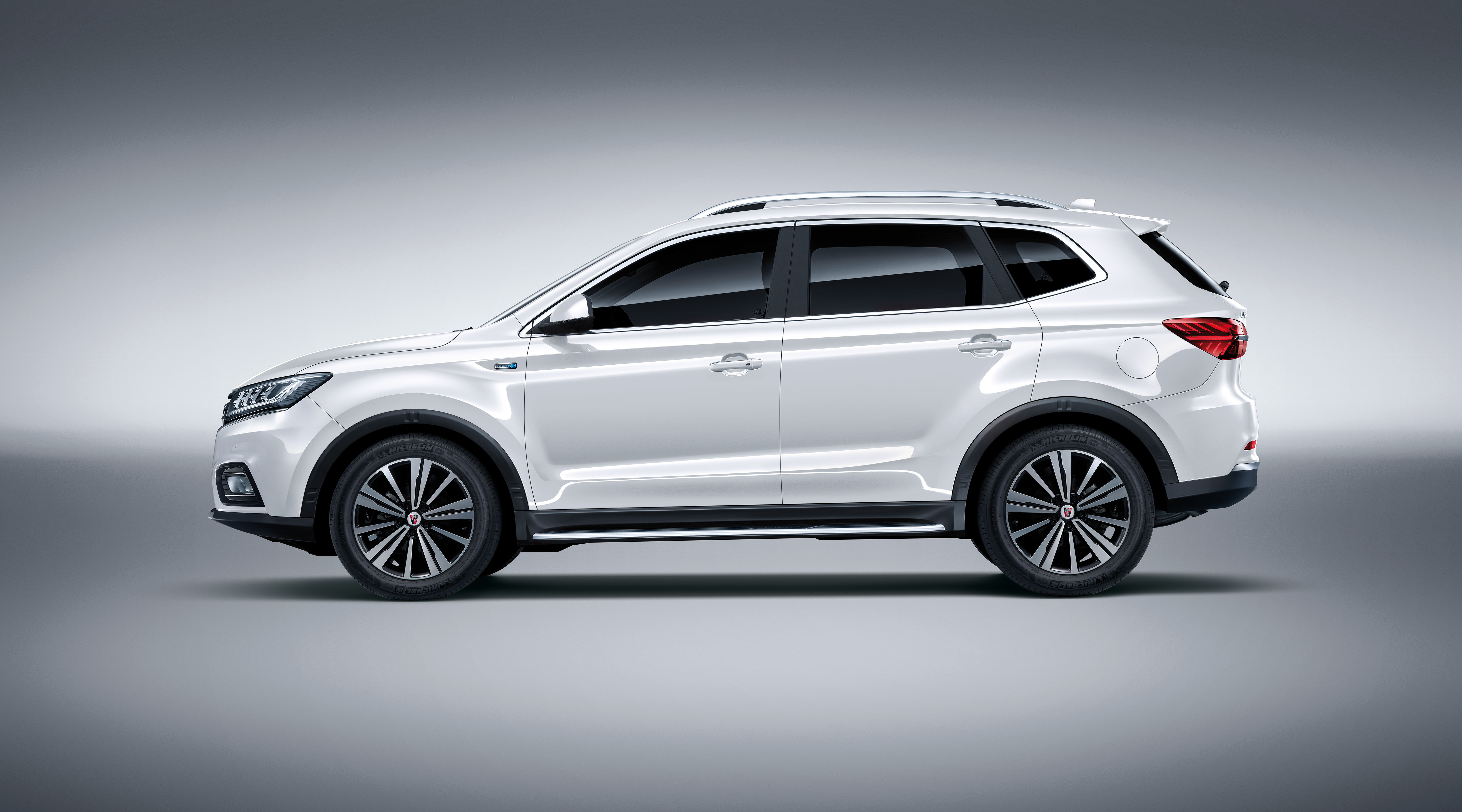 铂金新品 大幅增配 荣威rx5 20t ali智联网铂金版上市 售价14.88万元