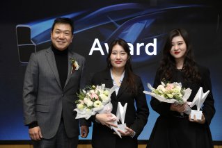 <b>δ������ �ִ������к���ѧ�о���и������ҵ��չ</b>