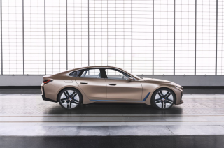 <b>宝马首款纯电动四门轿跑BMW i4概念车全球首发</b>